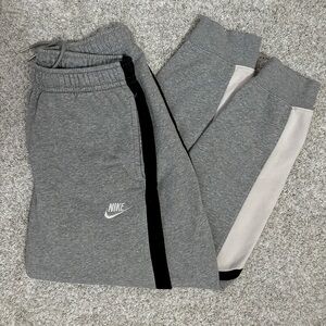 Nike jogger sweatpants | women’s medium | gently worn
